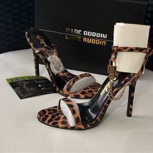 NEW🔥Cape Robbin Animal Print ankle Chain strap locker detail Heels-Sz 6/6.5